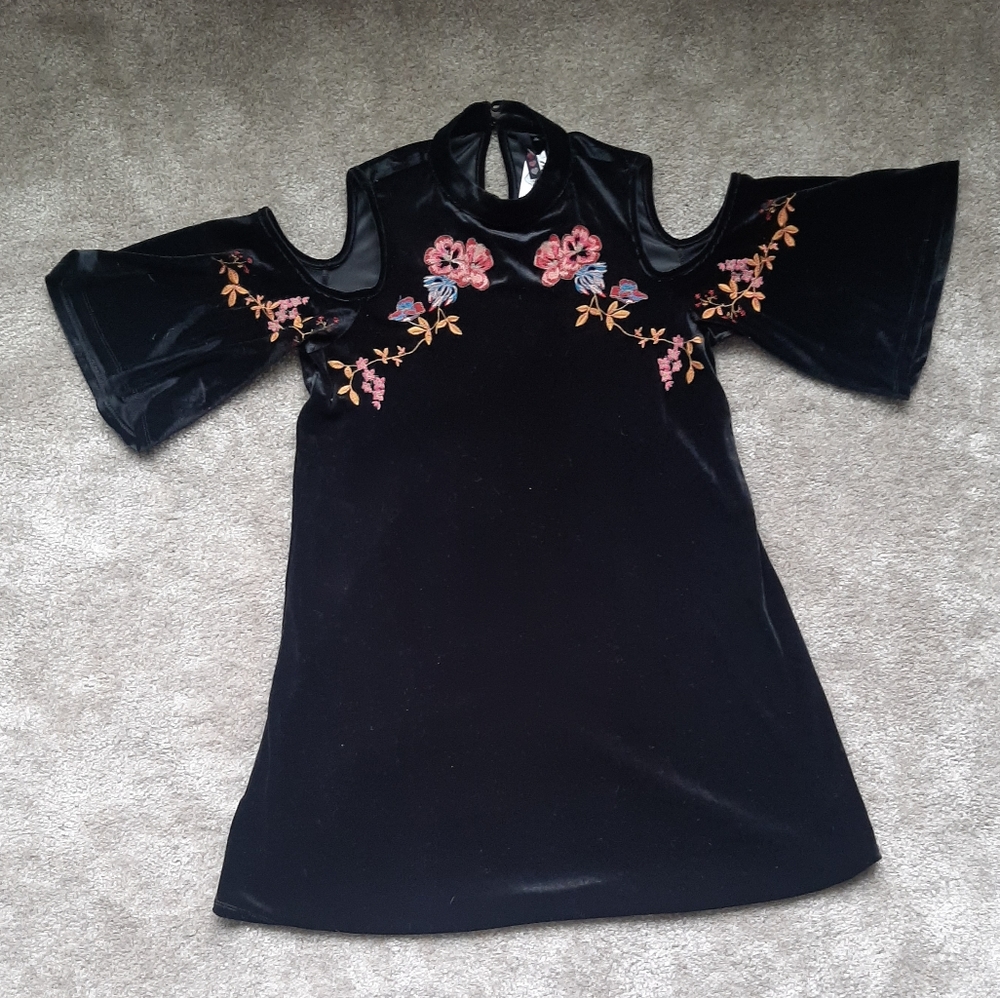 Flowy 70's Black Floral Dress